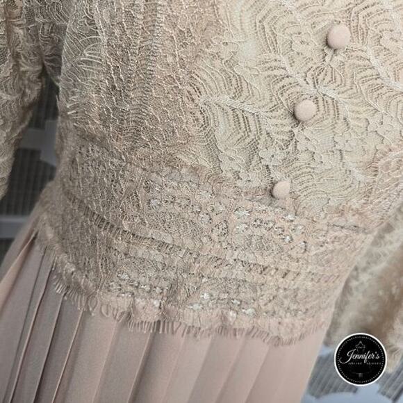 Polagram NWT Beige/Tan Lace and Pleated 3/4 Sleeve Midi Dress Size Large - Picture 5 of 11